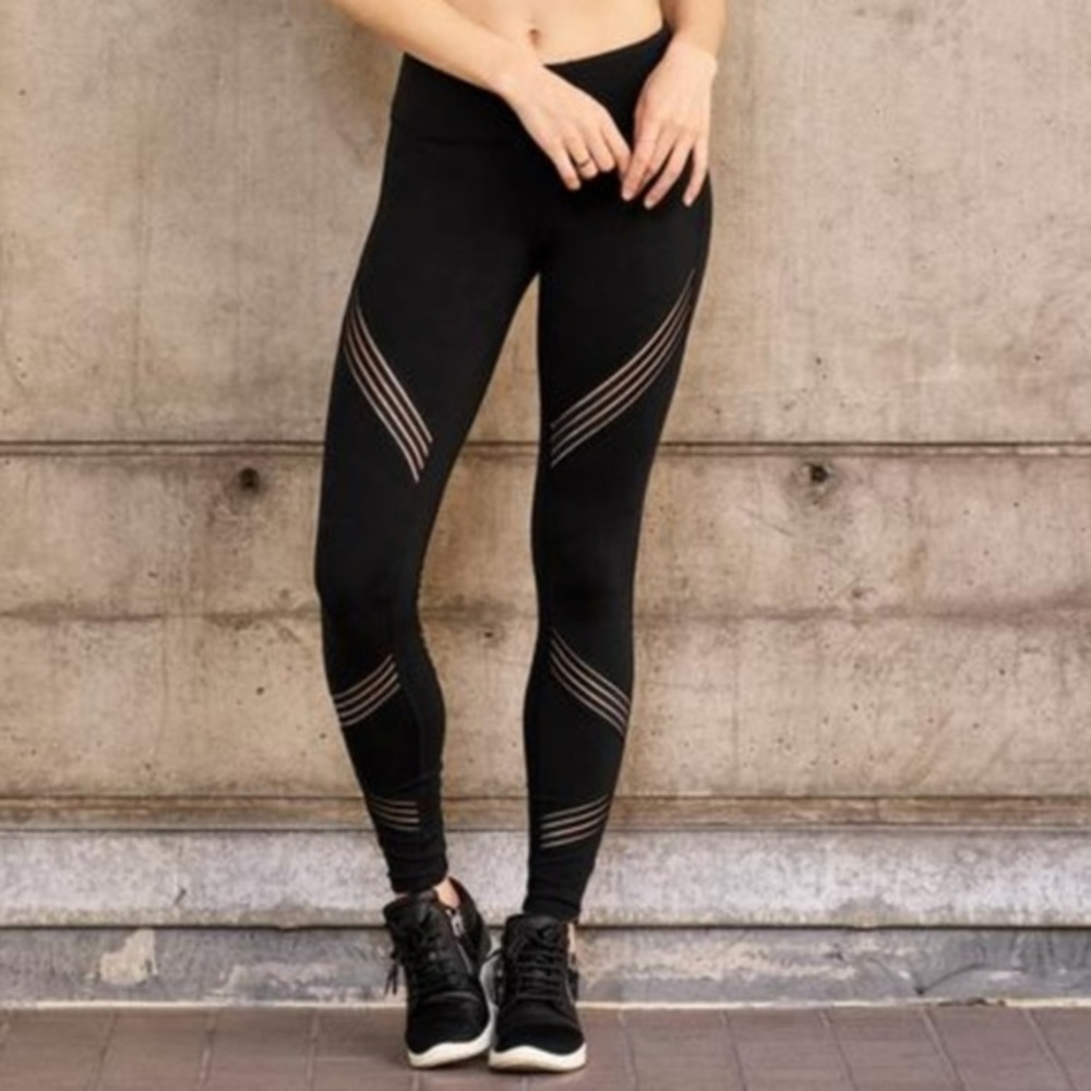 NWT Alo Yoga Black Multi leggings size L